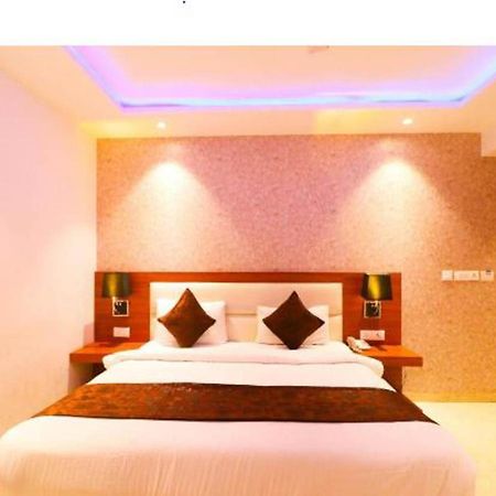 Hotel Royal Sky Luxury Near Delhi Airport New Delhi Exteriör bild