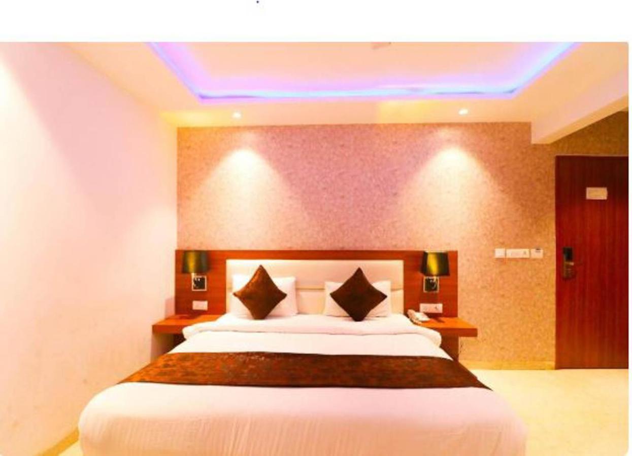 Hotel Royal Sky Luxury Near Delhi Airport New Delhi Exteriör bild