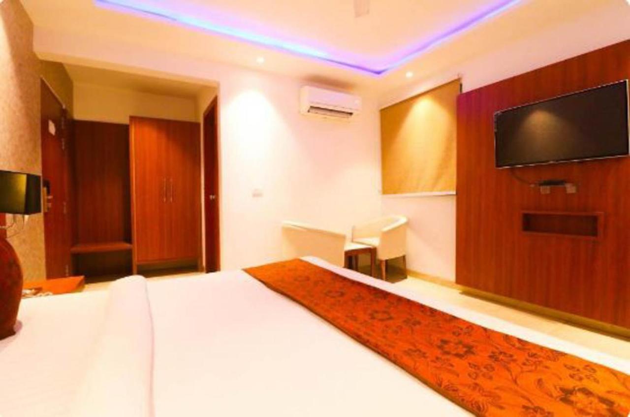 Hotel Royal Sky Luxury Near Delhi Airport New Delhi Exteriör bild