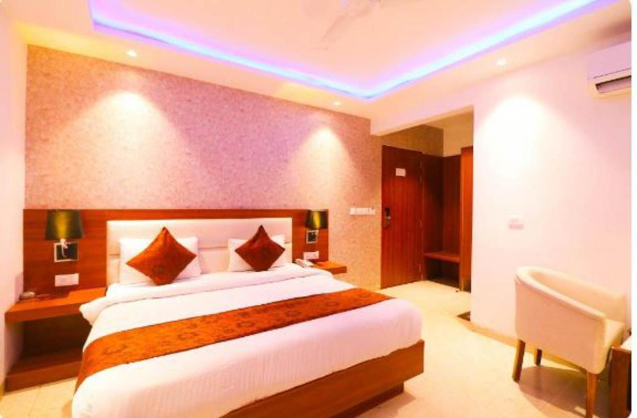 Hotel Royal Sky Luxury Near Delhi Airport New Delhi Exteriör bild